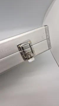 Metal transport og udstillingskuffert