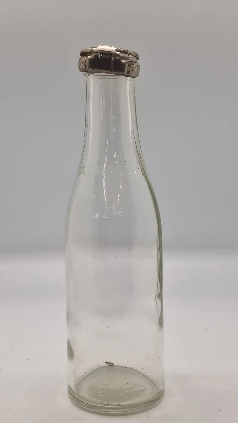 Dk klar mælkeflaske 0,5 liter - med patent-lukke påsat