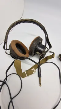 2 sæt forskellige hovedtelefoner
