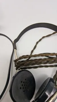 2 sæt forskellige hovedtelefoner