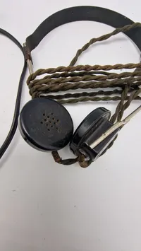 2 sæt forskellige hovedtelefoner