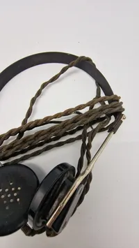 2 sæt forskellige hovedtelefoner