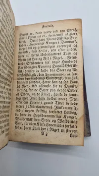 Sjældent originalt  eks af Danske lov fra 1753 med ex libris fra Knud Honoré Oldenlow ( direktør for Grønlands Styrelse fra 1938 til 1948)