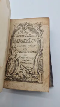 Sjældent originalt  eks af Danske lov fra 1753 med ex libris fra Knud Honoré Oldenlow ( direktør for Grønlands Styrelse fra 1938 til 1948)