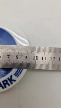 Royal Copenhagen mindeplatte med motiver af Dannebrog og Kronborg