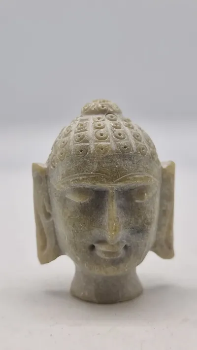 Buddha hoved af sten