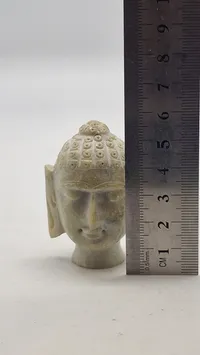 Buddha hoved af sten