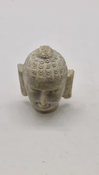 Buddha hoved af sten
