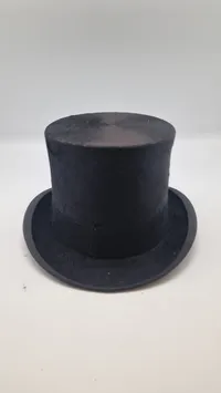 Elegant høj hat med kasse