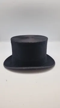 Elegant høj hat med kasse