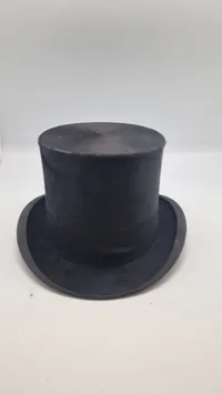 Elegant høj hat med kasse