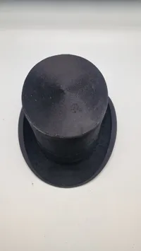 Elegant høj hat med kasse