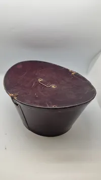 Elegant høj hat med kasse