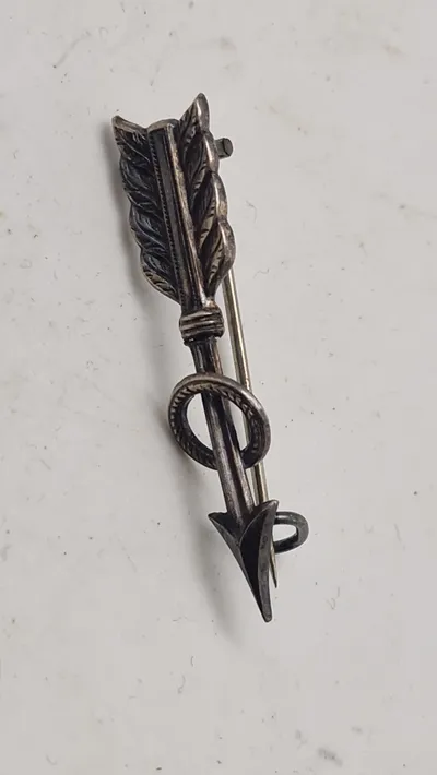 Broche af sølv (800)