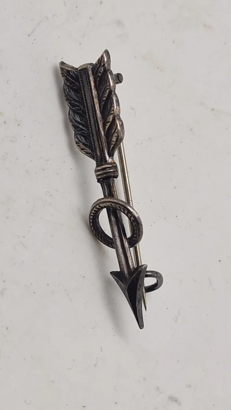Broche af sølv (800)
