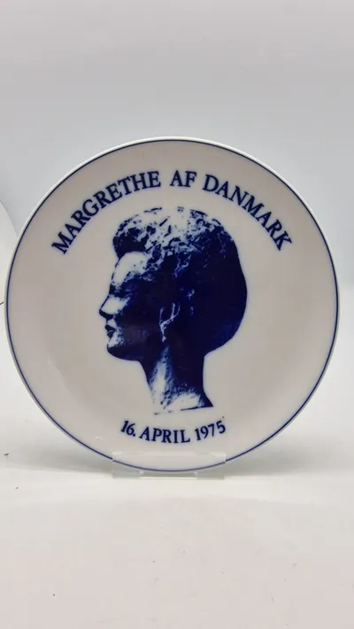 Rosenthal-mindeplatte, der fejrer Dronning Margrethes fødselsdag den 16. april 1975