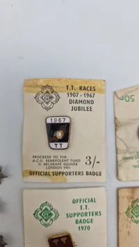 Samling pins og mærker
