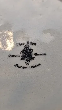 Stort keramisk ølkrus med et malet motiv af Berchtesgaden og Watzmann-bjerget.