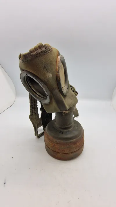 Original tysk ww2 gasmaske med et manglende øjn glas