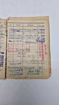Original tysk hjelm med solbuch. Opsat på plade med fuld historie (såret på fronten)