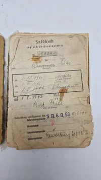 Original tysk hjelm med solbuch. Opsat på plade med fuld historie (såret på fronten)