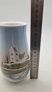 Bing & Grøndahl Art Nouveau Vase med Landsbykirke, modelnummer 1302/6210