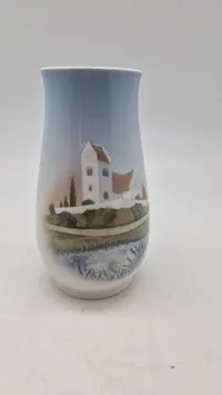 Bing & Grøndahl Art Nouveau Vase med Landsbykirke, modelnummer 1302/6210