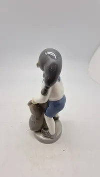 Royal Copenhagen månedsfigur, "Dreng December" (modelnummer 4534)