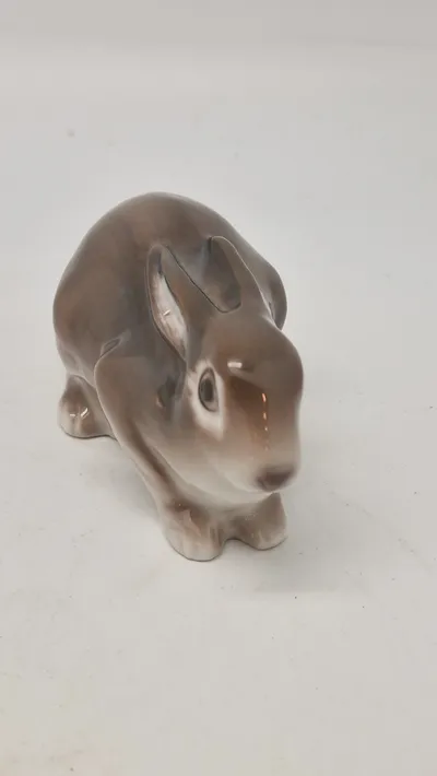 Bing & Grøndahl figur, Liggende Kanin nr. 2421