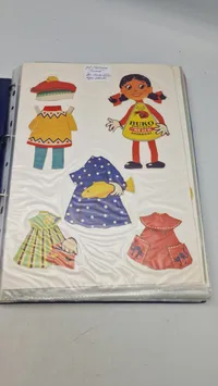 Samling påklædningsdukker