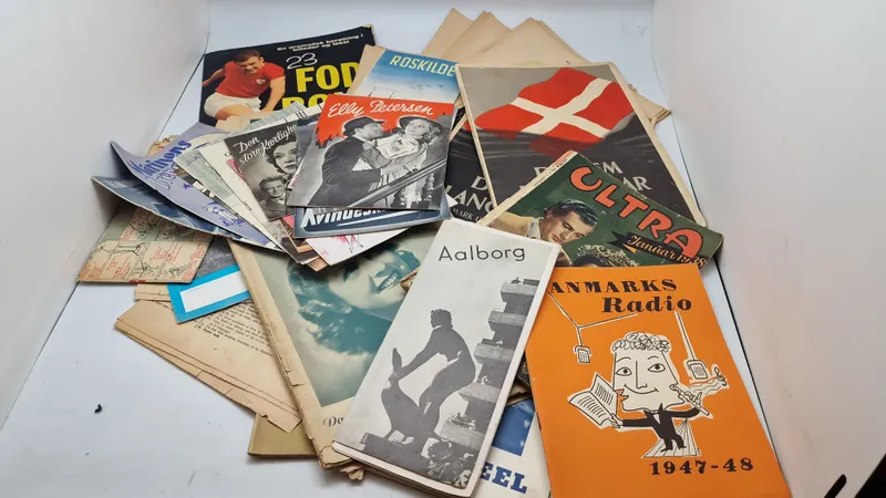 Samling diverse blade og bøger