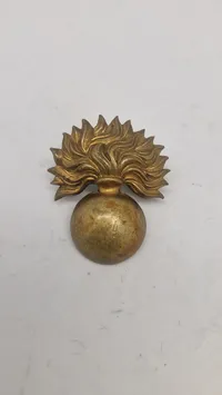 Samling originale engelske regimentsmærker mm.