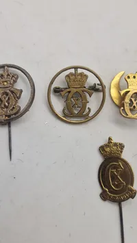 Originale Kong Christian X pins lavet af bla mønter