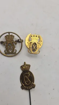 Originale Kong Christian X pins lavet af bla mønter