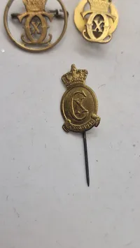 Originale Kong Christian X pins lavet af bla mønter