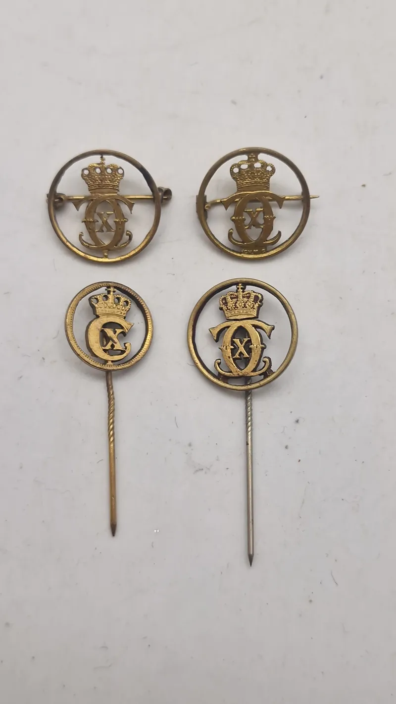 Originale Kong Christian X pins lavet ud af mønter