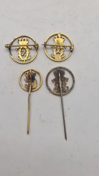 Originale Kong Christian X pins lavet ud af mønter