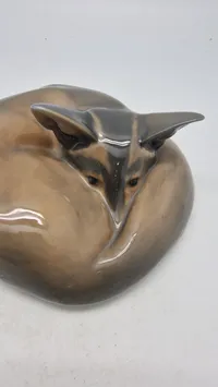Royal Copenhagen "Curled Fox" (Krøllet ræv) porcelænsfigur, model 438