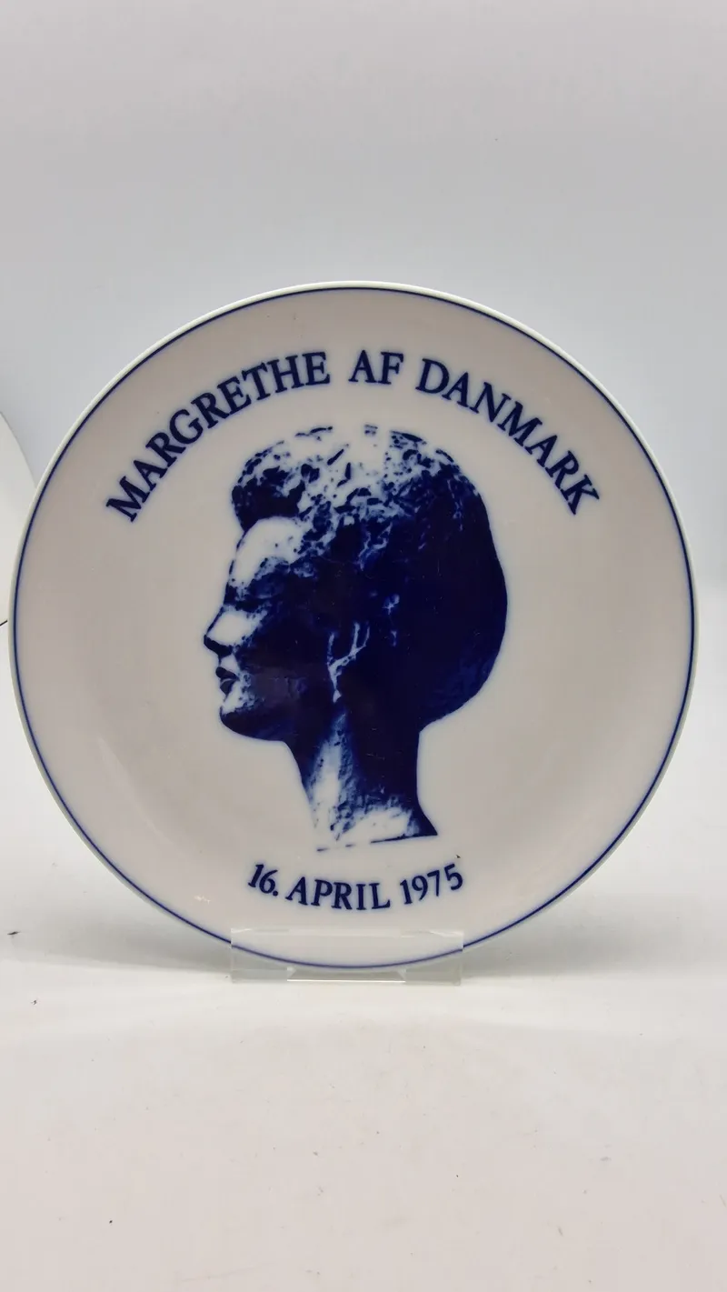 Rosenthal-mindeplatte, der fejrer Dronning Margrethes fødselsdag den 16. april 1975