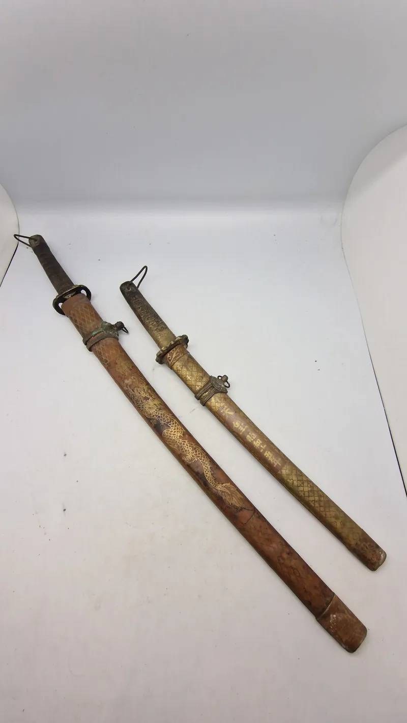 Samling katanaer. ikke japanske