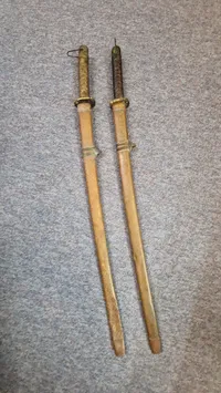 Samling katanaer. ikke japanske