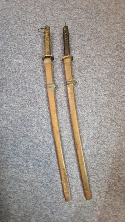 Samling katanaer. ikke japanske