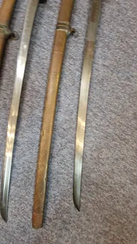 Samling katanaer. ikke japanske
