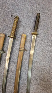 Samling katanaer. ikke japanske