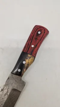 Veludført kniv med klinge af Damaskus stål