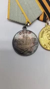 Original spange med den  sovjetiske medalje "For Militær Fortjeneste" og  medaljen "For sejren over Tyskland i Den Store Fædrelandskrig 1941-1945"