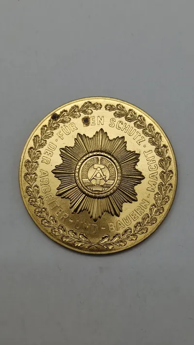 Original Medaille für treue Dienste in der Deutschen Volkspolizei" (Medalje for tro tjeneste i det tyske folkepoliti) fra DDR