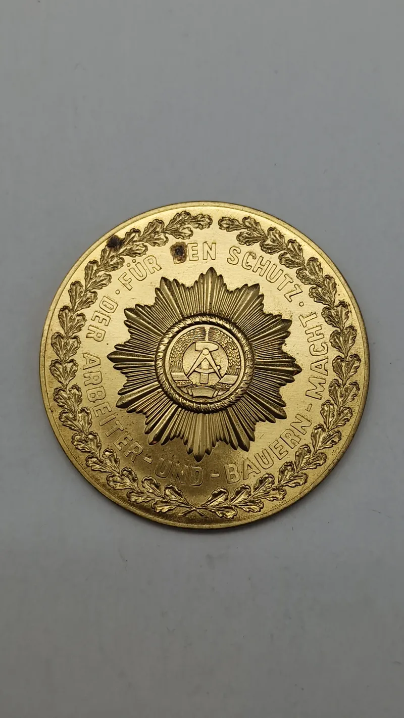 Original Medaille für treue Dienste in der Deutschen Volkspolizei" (Medalje for tro tjeneste i det tyske folkepoliti) fra DDR