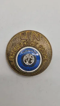 Originalt badge  fra De Forenede Nationers Beredskabsstyrke. (Første udgave af FN’s baretmærke)