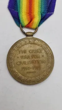 Original amerikansk sejrsmedalje fra Første Verdenskrig (World War I Victory Medal). Navngiven